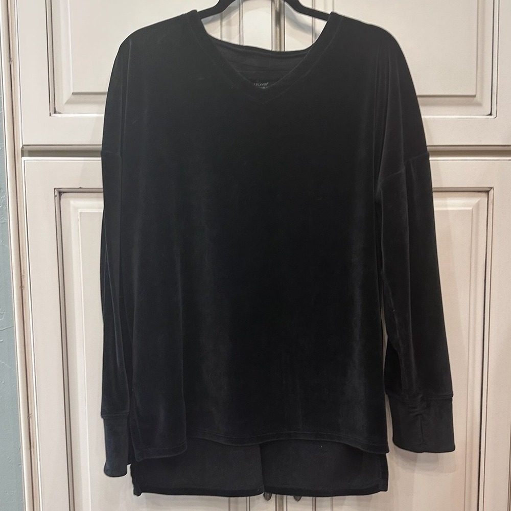 Cuddl Duds Double Plush Velour V-Neck Top Black Long Sleeve High Low Hem Large